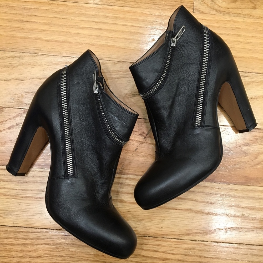 TO. DIE. FOR. Margiela Zipper Booties